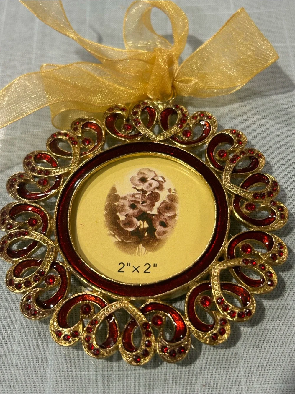 N/A ornate round